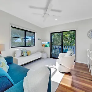  Apartment Serene Beachside Australia