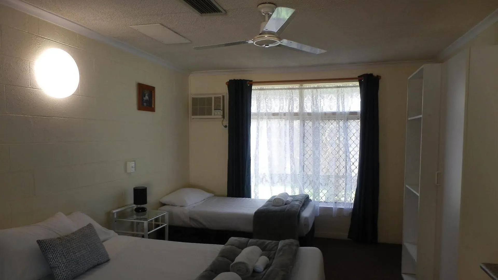 **  Flying Spur Motel Toowoomba Australia